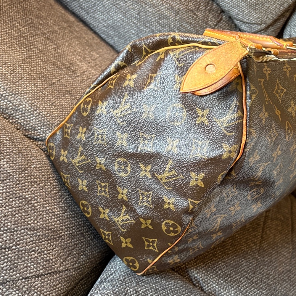 Louis Vuitton Speedy 40 Monogram Boston Bag- Preowned - Picture 6 of 17